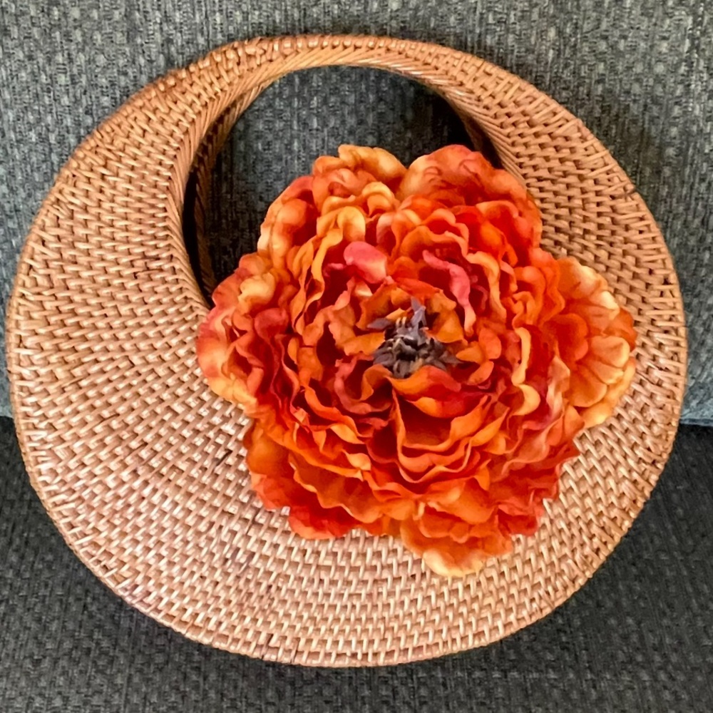 AQUA (?) Via Bloomingdale’s Wicker Rattan Purse Drawstring *Flower Not Included - Picture 2 of 11